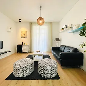 sunny-arroios-apartment.hotels-lisbon-portugal.com/